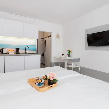 Lejlighed Unique With Balcony In By Renters *