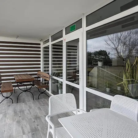 Unique With Balcony In By Renters 아파트 *